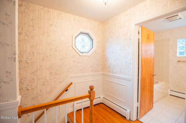 10 Oakwood Drive, Queensbury, NY 12804