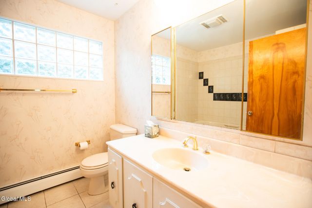 10 Oakwood Drive, Queensbury, NY 12804