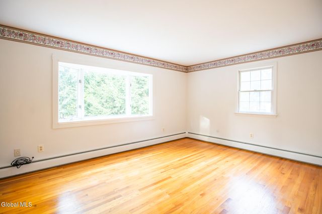 10 Oakwood Drive, Queensbury, NY 12804