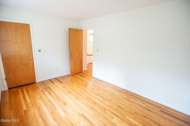 10 Oakwood Drive, Queensbury, NY 12804