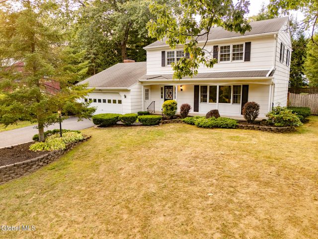 10 Oakwood Drive, Queensbury, NY 12804