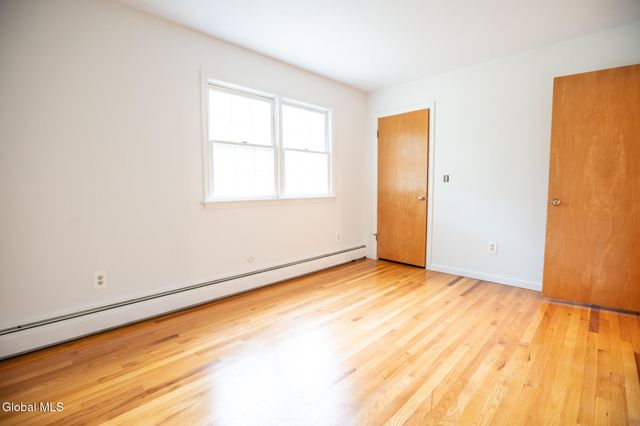 10 Oakwood Drive, Queensbury, NY 12804