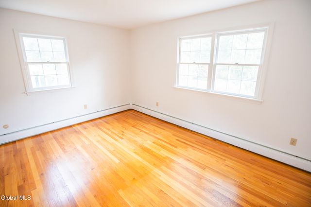 10 Oakwood Drive, Queensbury, NY 12804