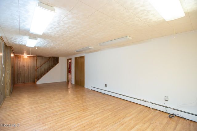 10 Oakwood Drive, Queensbury, NY 12804