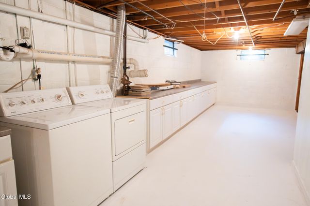 10 Oakwood Drive, Queensbury, NY 12804