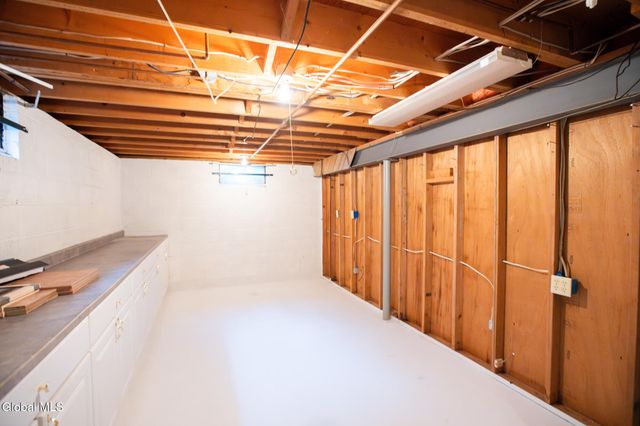 10 Oakwood Drive, Queensbury, NY 12804