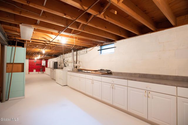 10 Oakwood Drive, Queensbury, NY 12804