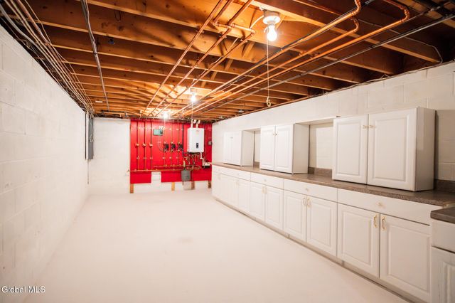 10 Oakwood Drive, Queensbury, NY 12804