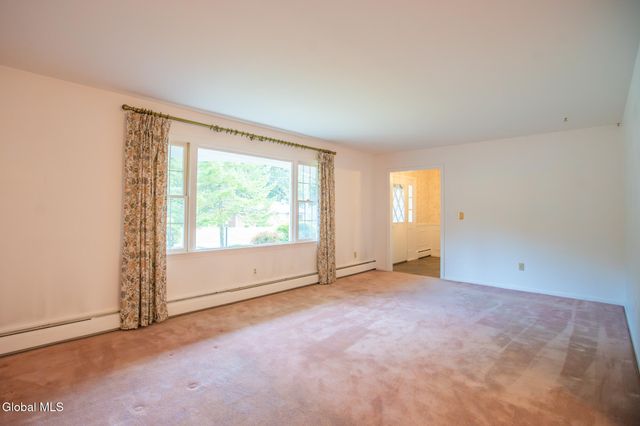 10 Oakwood Drive, Queensbury, NY 12804