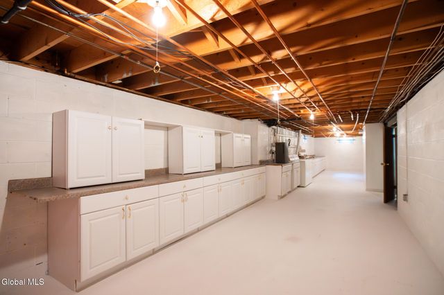 10 Oakwood Drive, Queensbury, NY 12804