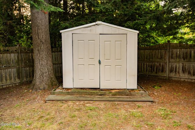 10 Oakwood Drive, Queensbury, NY 12804