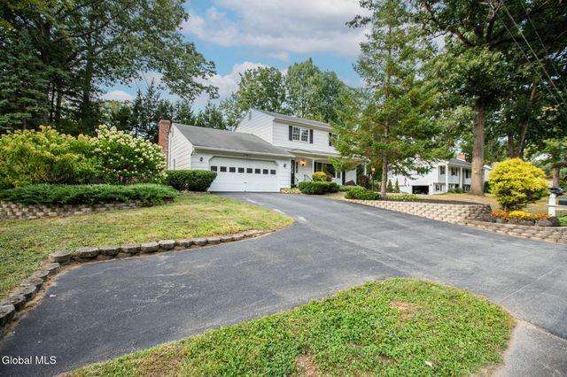 10 Oakwood Drive, Queensbury, NY 12804