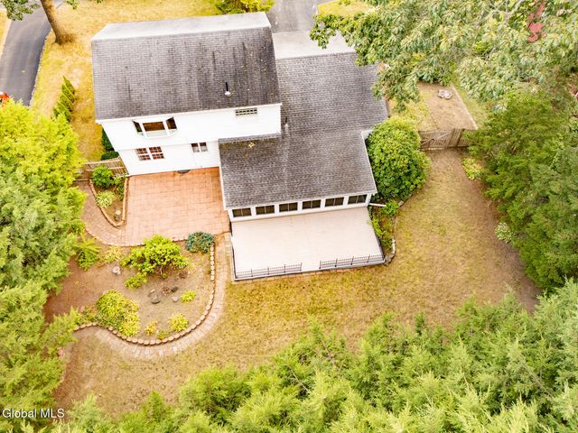 10 Oakwood Drive, Queensbury, NY 12804