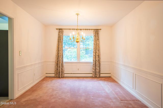 10 Oakwood Drive, Queensbury, NY 12804