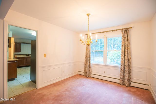 10 Oakwood Drive, Queensbury, NY 12804