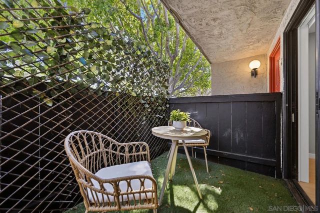 8362 Via Sonoma c, La Jolla, CA 92037