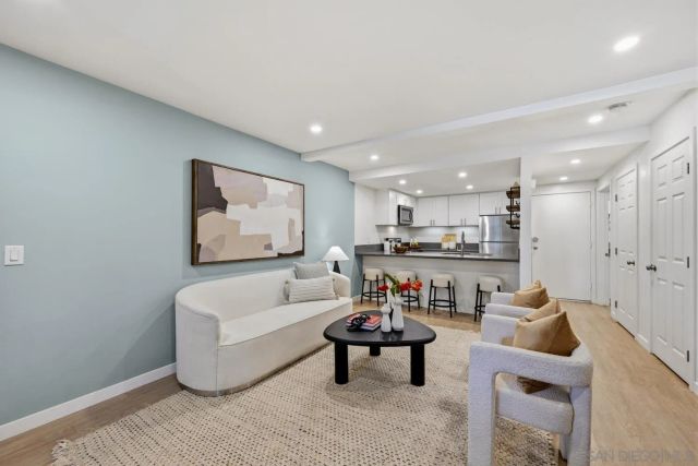 8362 Via Sonoma c, La Jolla, CA 92037