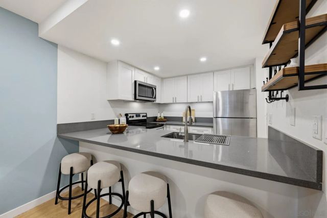 8362 Via Sonoma c, La Jolla, CA 92037