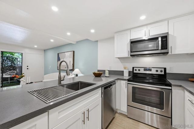 8362 Via Sonoma c, La Jolla, CA 92037