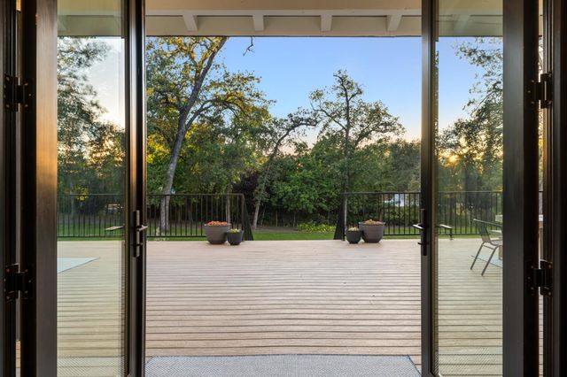 7697 Horseshoe Bar Rd, Loomis, CA 95650