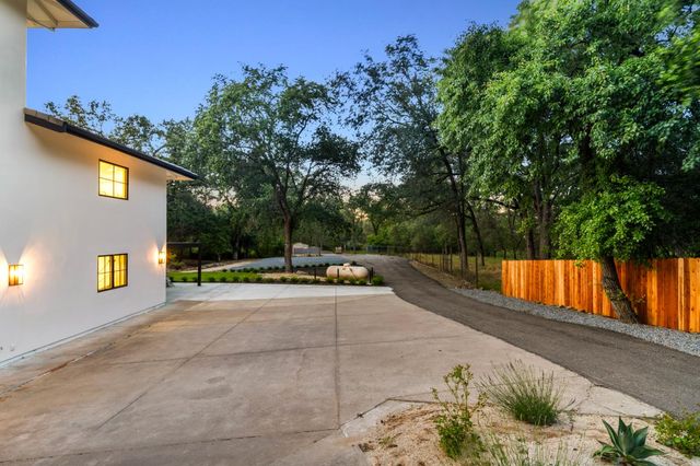 7697 Horseshoe Bar Rd, Loomis, CA 95650