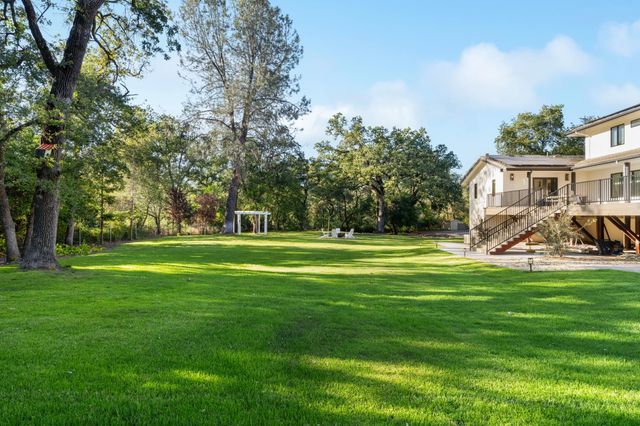 7697 Horseshoe Bar Rd, Loomis, CA 95650