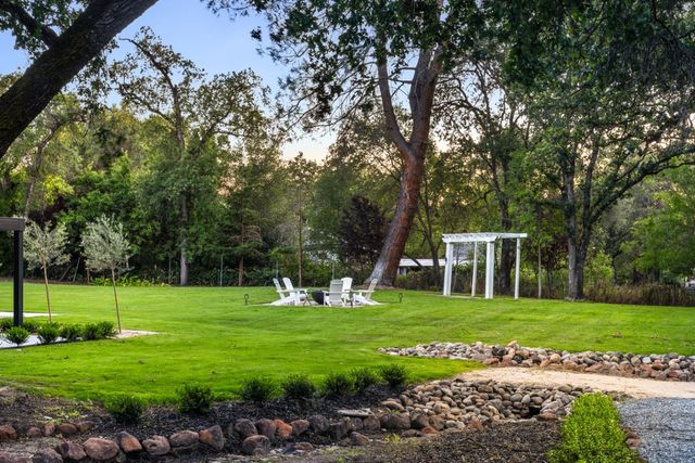 7697 Horseshoe Bar Rd, Loomis, CA 95650