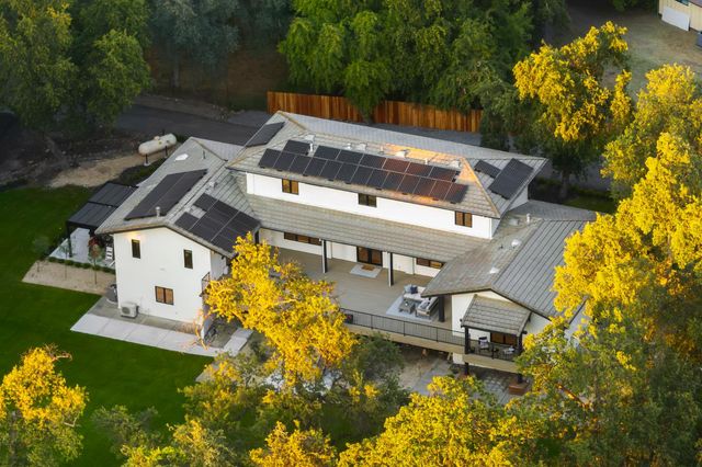 7697 Horseshoe Bar Rd, Loomis, CA 95650