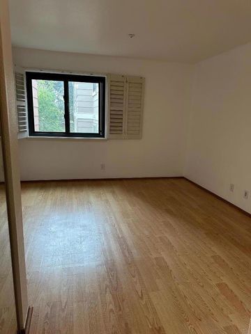 808 Red Leaf Court, San Francisco, CA 94134