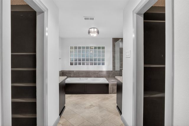 4915 Cross Creek Court, Arlington, TX 76017