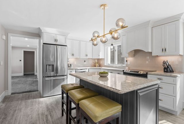 935 King St, Raynham, MA 02767