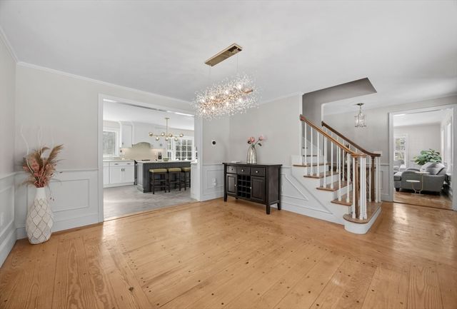 935 King St, Raynham, MA 02767