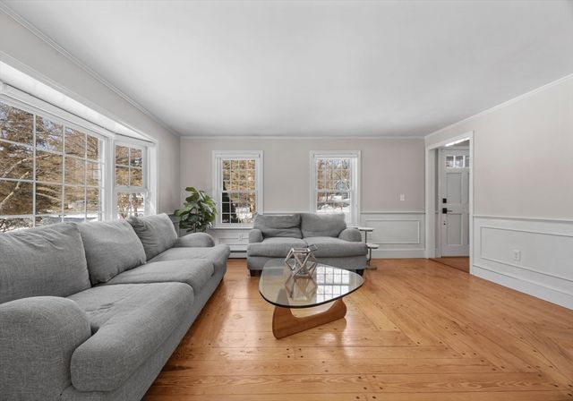 935 King St, Raynham, MA 02767