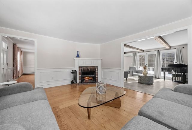 935 King St, Raynham, MA 02767