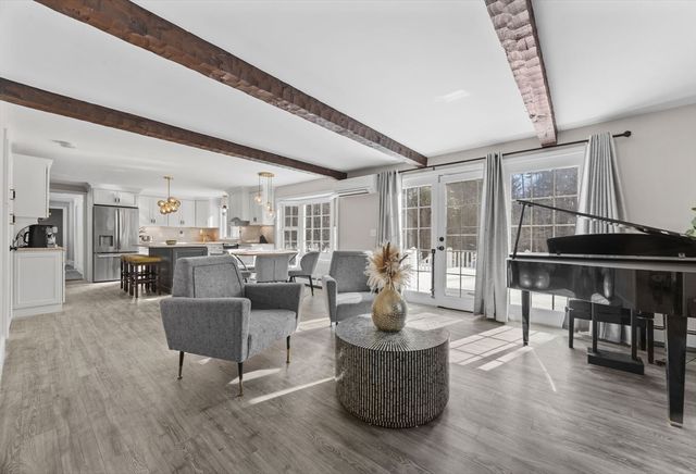 935 King St, Raynham, MA 02767