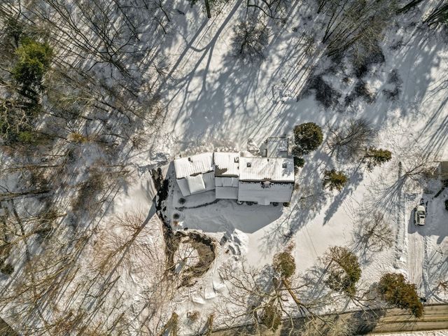 935 King St, Raynham, MA 02767