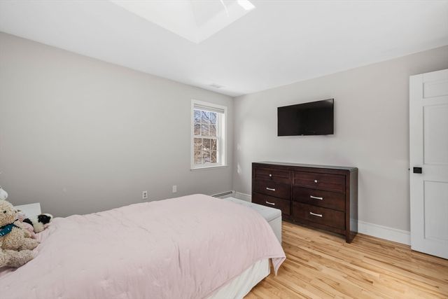 935 King St, Raynham, MA 02767