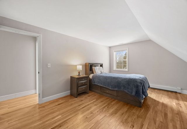 935 King St, Raynham, MA 02767