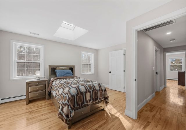 935 King St, Raynham, MA 02767