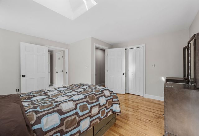 935 King St, Raynham, MA 02767