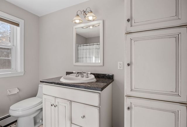 935 King St, Raynham, MA 02767