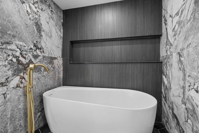 935 King St, Raynham, MA 02767