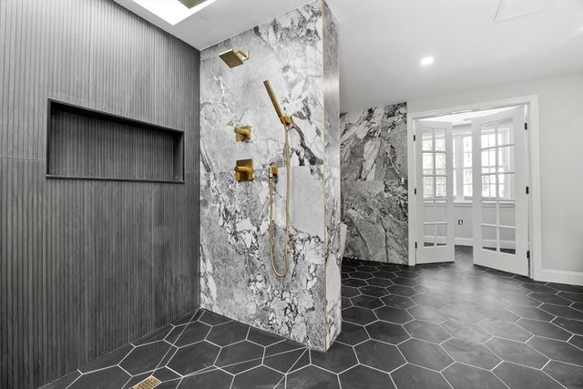 935 King St, Raynham, MA 02767