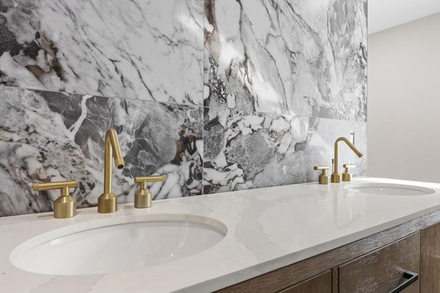 935 King St, Raynham, MA 02767