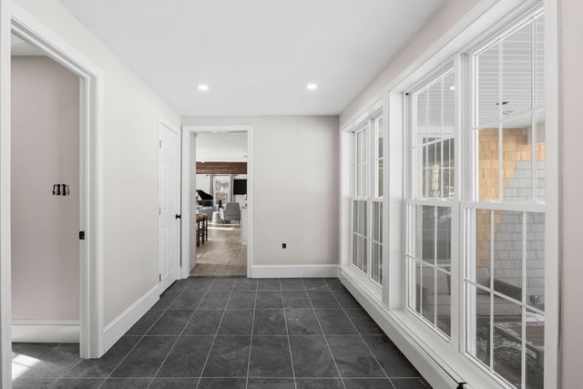 935 King St, Raynham, MA 02767