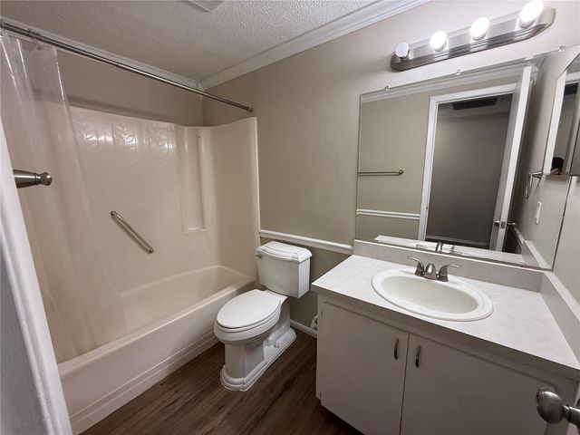 3246 FOX LAKE DRIVE, Tampa, FL 33618