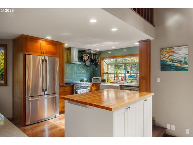 34817 MATTHEWS Rd, Eugene, OR 97405