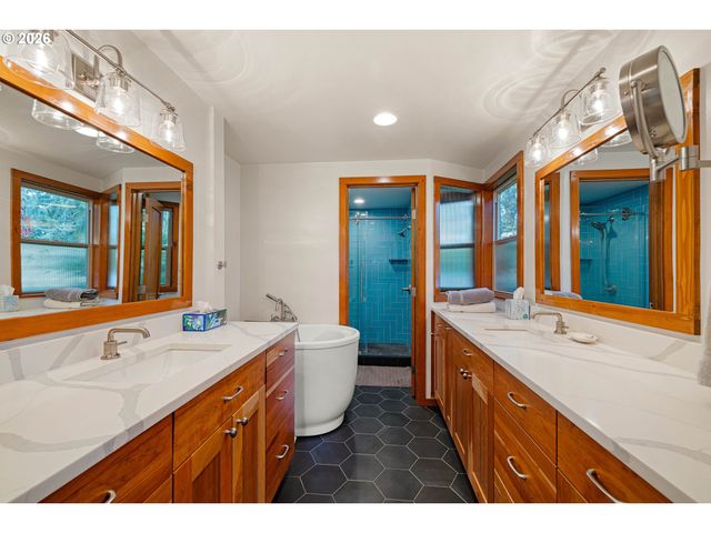 34817 MATTHEWS Rd, Eugene, OR 97405