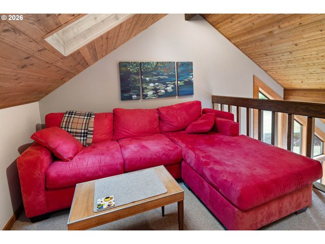 34817 MATTHEWS Rd, Eugene, OR 97405