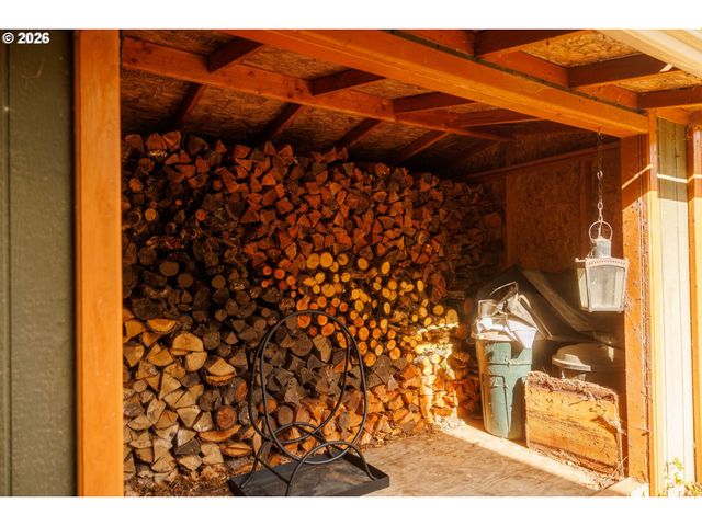 34817 MATTHEWS Rd, Eugene, OR 97405